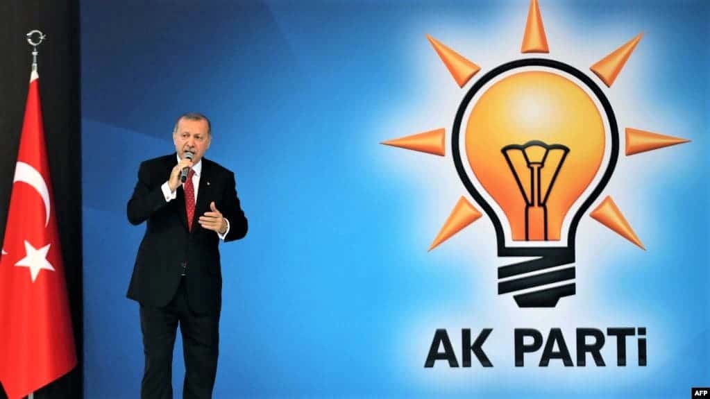أردوغان يتولى منصب الرئيس العام لحزب العدالة والتنمية