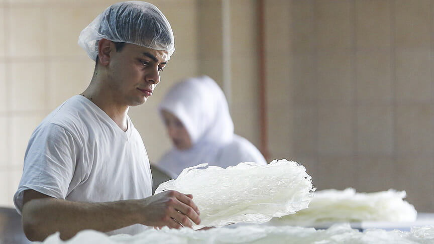  أسرة تركية تتوارث صناعة حلوى الـ”جولاتش” منذ 138 عاما