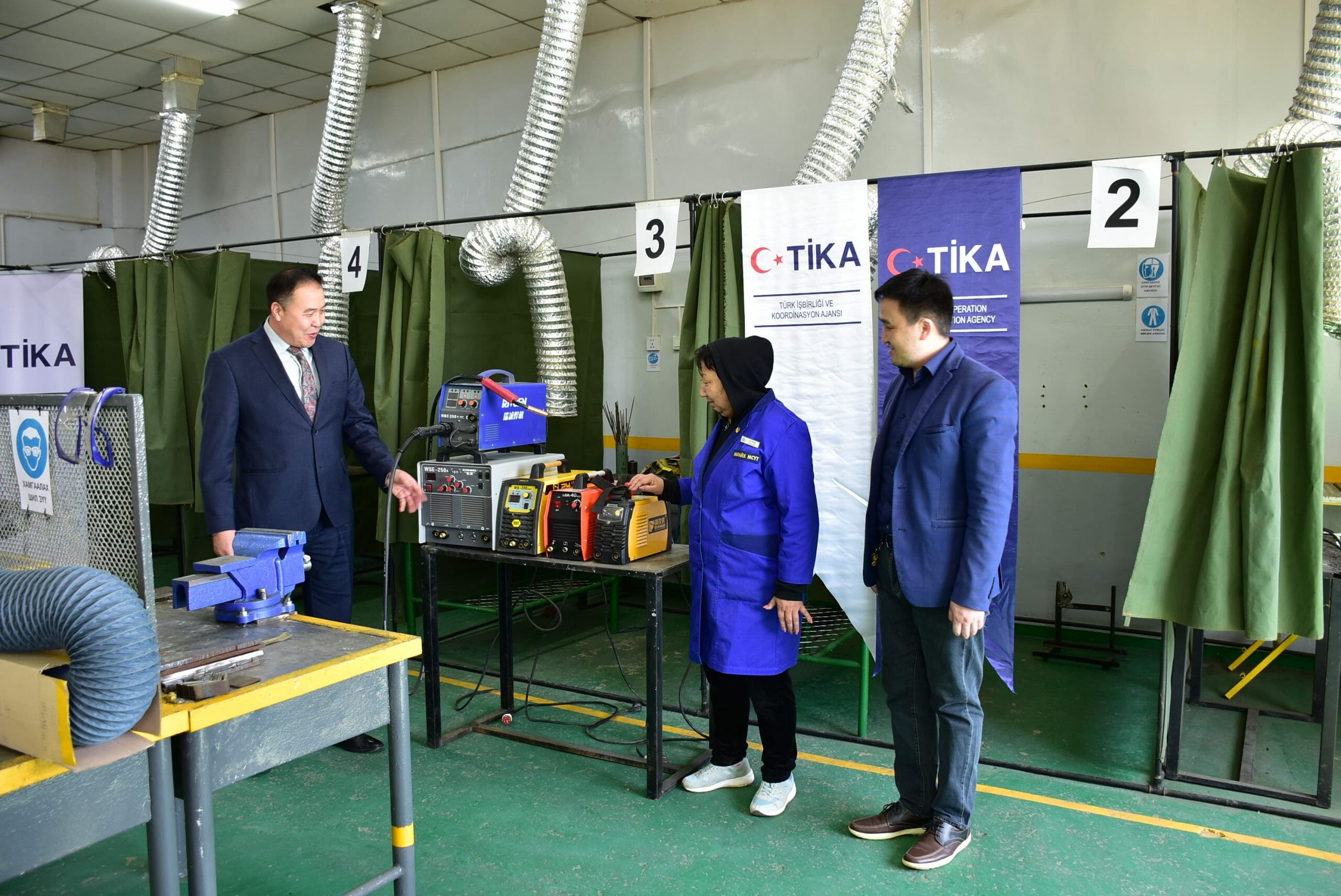  “تيكا” التركية تزود مدرسة مهنية منغولية بمعدات تدريبية