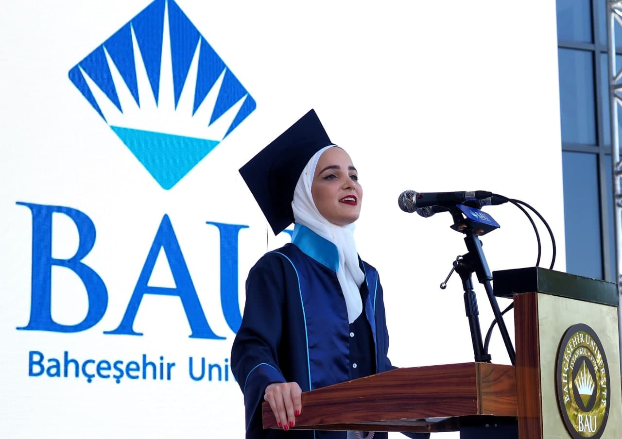 ياسمين نايال في حفل التخرج