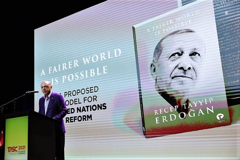 كتاب أردوغان "من الممكن إنشاء عالم أعدل"
