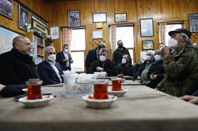 أردوغان مع مواطنين