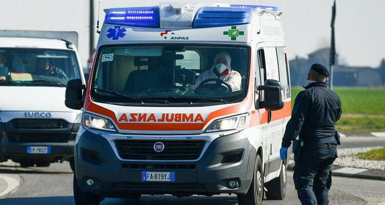 رجل إيطالي يصاب بالإيدز وجدري القرود وكورونا بآن واحد