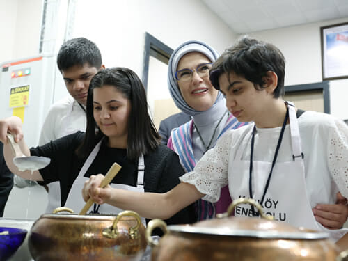 أمينة أردوغان تفتتح أول مركز تدريب لذوي الإعاقة في تركيا