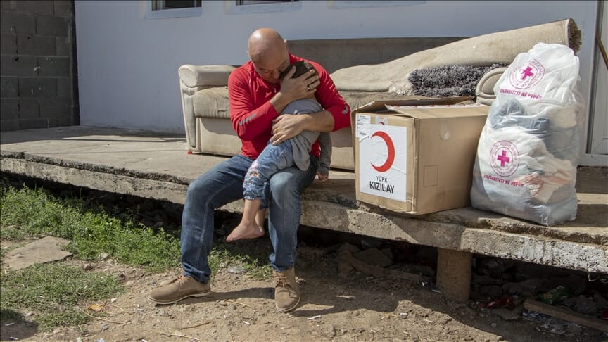 كوسوفو.. الهلال الأحمر التركي يوزع مساعدات على المحتاجين
