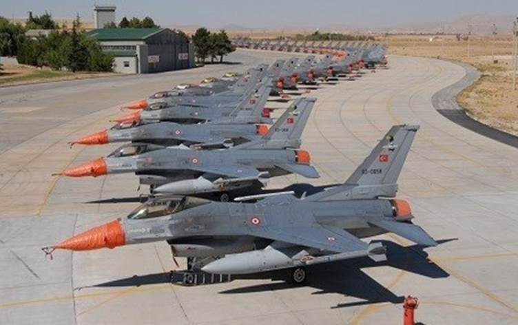 طائرات حربية تركية