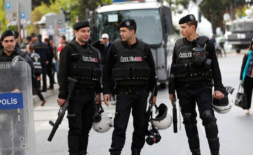  السلطات التركية ترحل 227 مهاجرا إلى بلدانهم