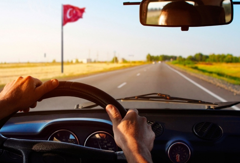 الأجانب في تركيا.. هل يمكنهم إحضار سياراتهم من الخارج؟