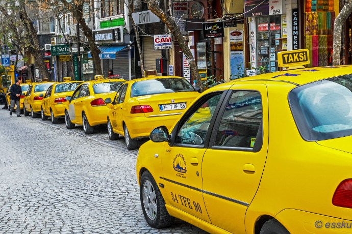 بلدية إسطنبول تصدر قرارا جديدا لسائقي سيارات الأجرة 2023