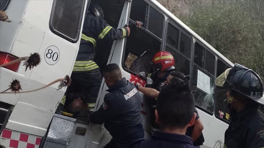 مصرع 3 أشخاص في سقوط حافلة من منحدر غربي المكسيك