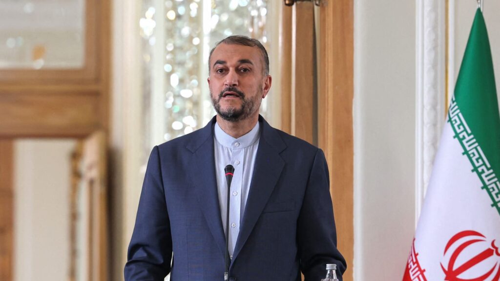 وزير الخارجية الإيراني يرحب بالحوار بين تركيا والنظام السوري