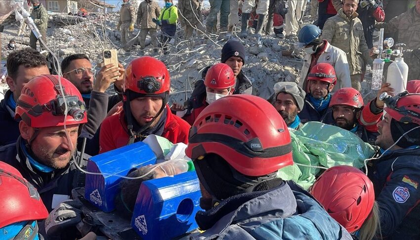 زلزال تركيا.. إنقاذ شقيقتين من تحت أنقاض منزلهما بعد 161 ساعة