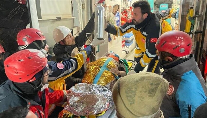 زلزال تركيا.. إنقاذ مسنة تركية من تحت الأنقاض بعد 212 ساعة