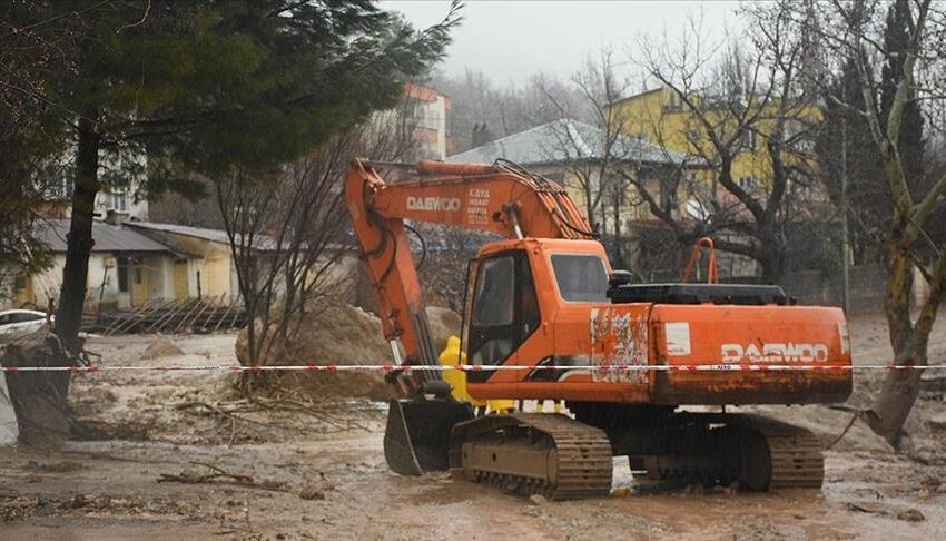 مصرع شخص وفقدان 4 آخرين جراء فيضانات جنوب تركيا