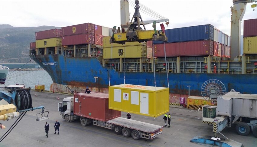 ميناء تركي يستقبل 522 منزلا مسبق التجهيز من قطر