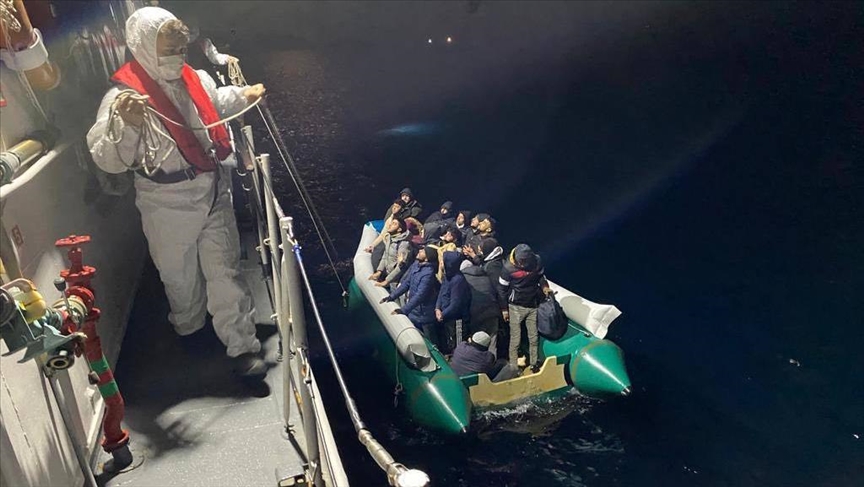 خفر السواحل التركية تنقذ 24 مهاجرا دفعتهم اليونان