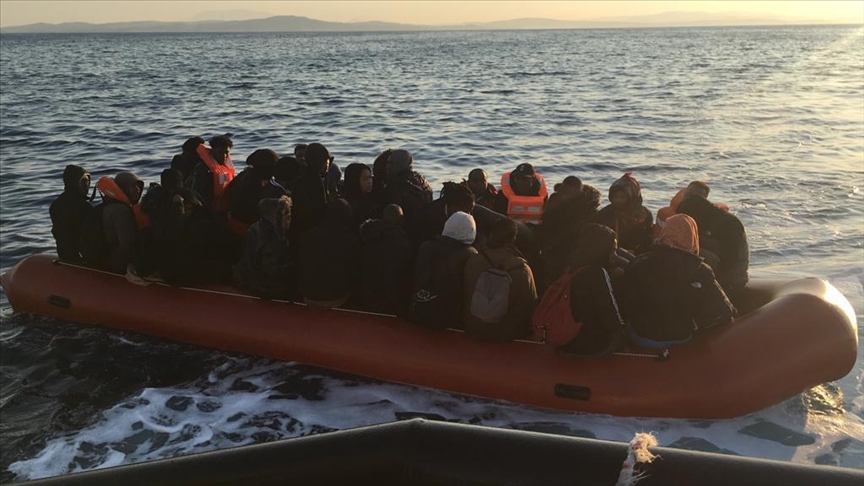  خفر السواحل التركية تنقذ مئات المهاجرين قبالة سواحل إزمير وموغلا