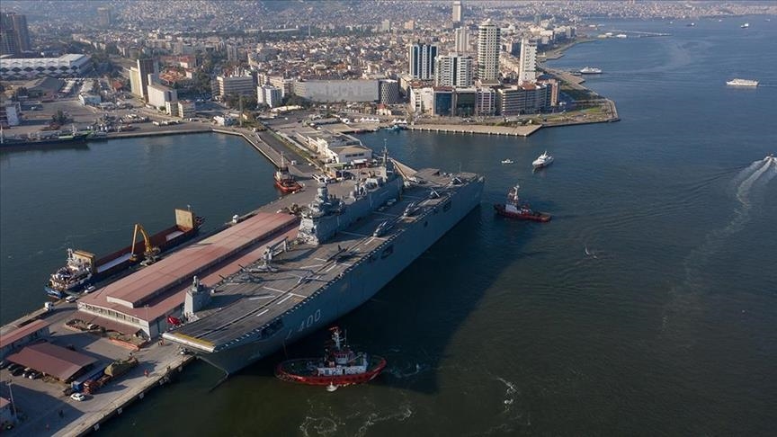 سفينة تي سي جي أناضول ترسو في إزمير