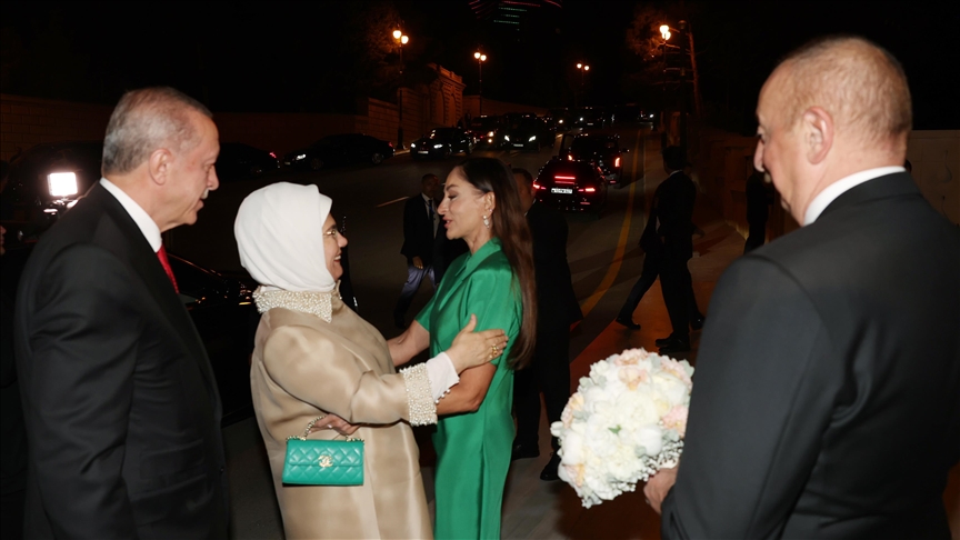 أردوغان يصل أذربيجان في المحطة الثانية لجولة خارجية