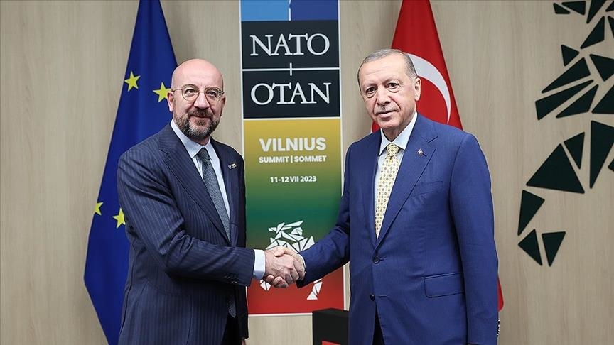 أردوغان يلتقي رئيس المجلس الأوروبي على هامش قمة الناتو