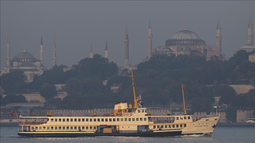 الإبحار عبر التاريخ والجمال.. استكشاف الرحلات البحرية في إسطنبول