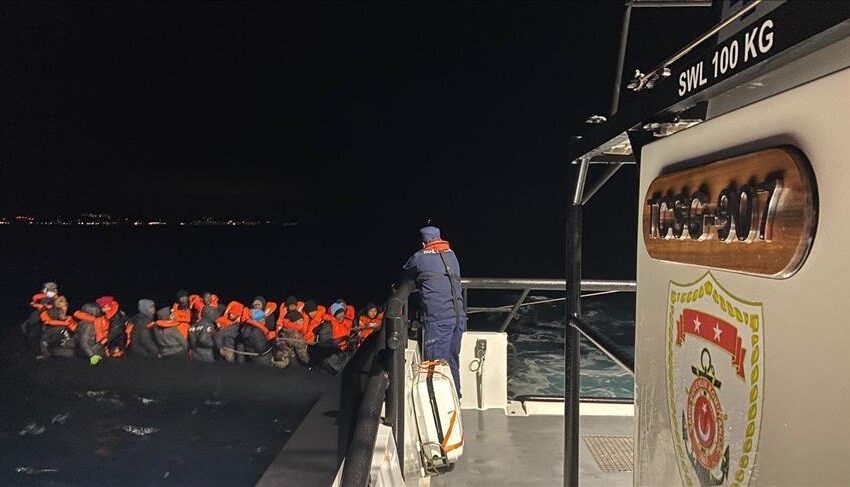 خفر السواحل التركية تضبط 20 مهاجرا غير نظامي قبالة سواحل إزمير