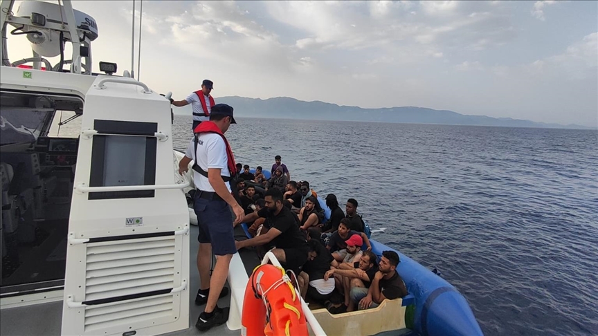 خفر السواحل التركية تنقذ 24 مهاجرا قبالة سواحل إزمير