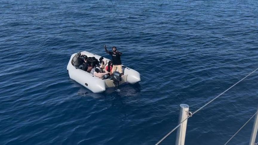 خفر السواحل التركية تنقذ 32 مهاجرا قبالة سواحل إزمير