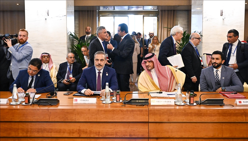 فيدان يدعو العالم لحماية كرامة الإنسان وتقاسم أعباء المهاجرين