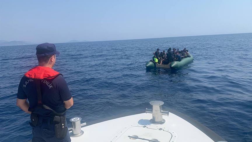 خفر السواحل التركية تنقذ وتضبط 70 مهاجرا قبالة سواحل إزمير