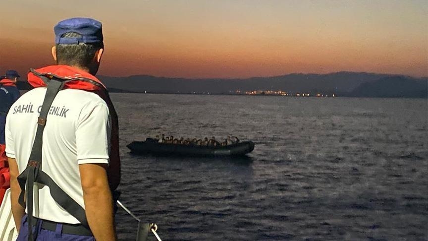 خفر السواحل التركية ينقذ 27 مهاجرا غير نظامي غربي البلاد