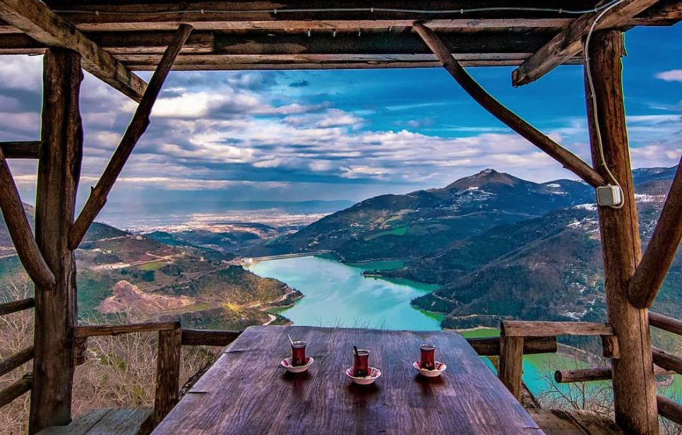 كاتب كويتي ينشر مقالا يعبر فيه عن جمال منطقة إزميت التركية