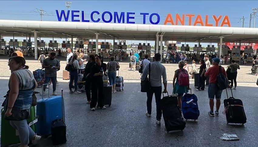  مطار أنطاليا التركي يسجل رقما قياسيا في عدد المسافرين