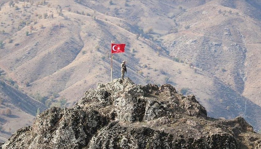 وزير الداخلية التركي يعلن استسلام 4 إرهابيين من بي كي كي