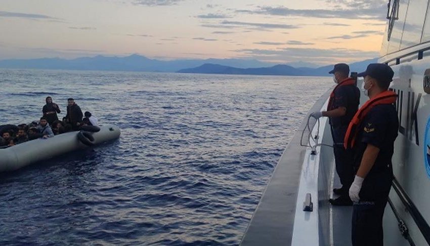  خفر السواحل التركية تنقذ 49 مهاجرا قبالة ولاية موغلا