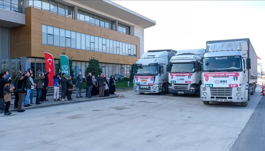  İHH التركية ترسل 4 شاحنات مساعدات إلى غزة
