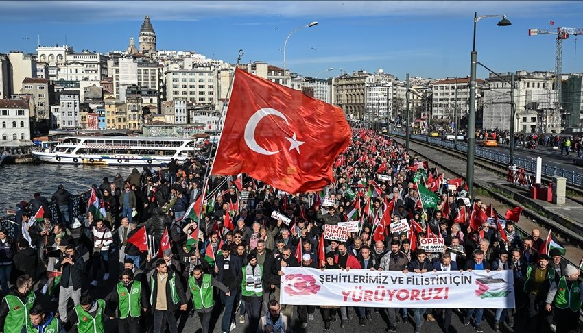  إسطنبول.. مسيرة تضامن مع شهداء الجيش التركي وضحايا غزة