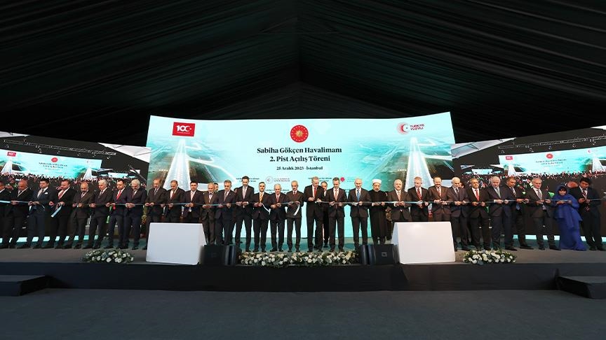 الرئيس التركي يفتتح المدرج الثاني في مطار صبيحة بإسطنبول