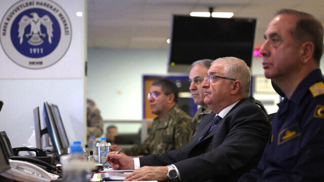 وزير الدفاع التركي يقود العمليات ضد الإرهاب شمالي العراق وسوريا