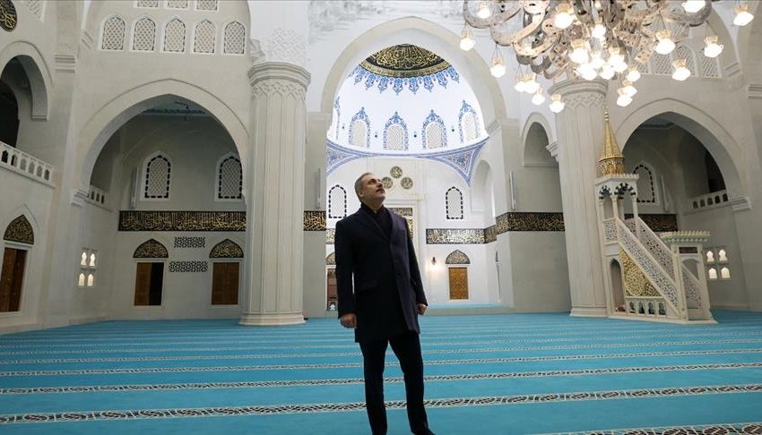  فيدان يزور مسجد نمازغاه بالعاصمة الألبانية