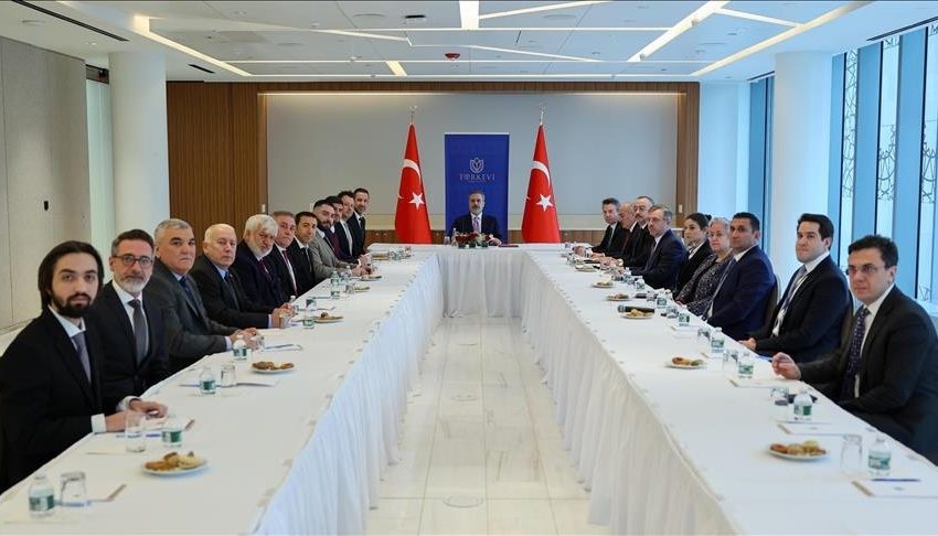 فيدان يلتقي أعضاء لجنة التوجيه الوطني التركية الأمريكية
