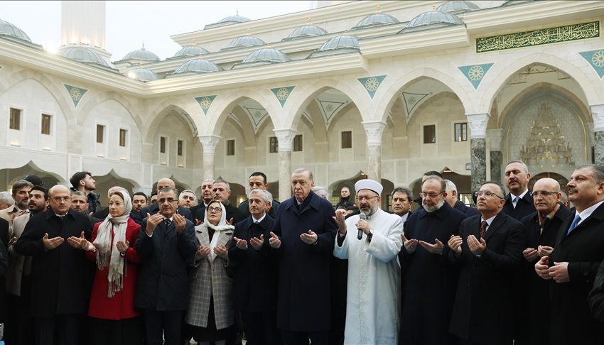 أردوغان يفتتح مسجدا ومجمع الأمة بغازي عنتاب