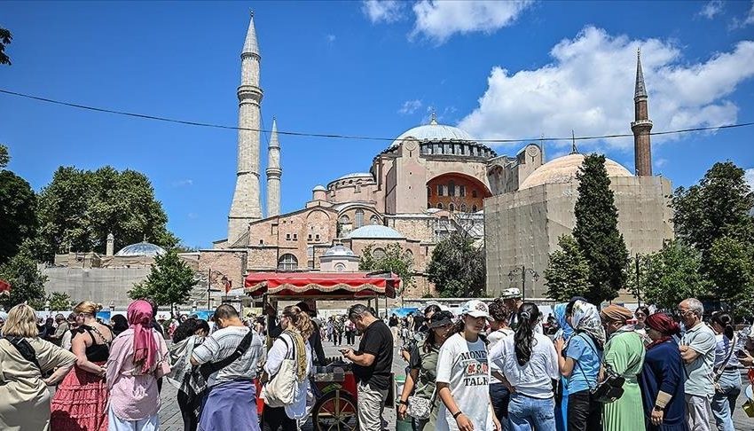  هيئة الإذاعة البريطانية: إسطنبول وأنطاليا قبلة السياح في 2023