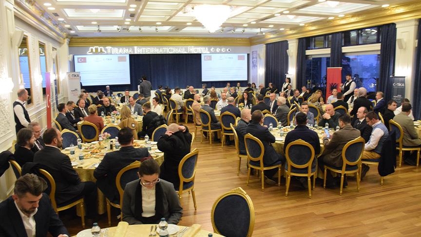 تيكا التركية تنظم إفطارا رمضانيا في ألبانيا