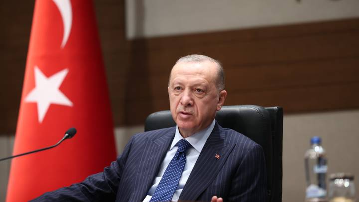  أردوغان يهنئ زعماء العالم الإسلامي بعيد الفطر في سلسة من الاتصالات الهاتفية