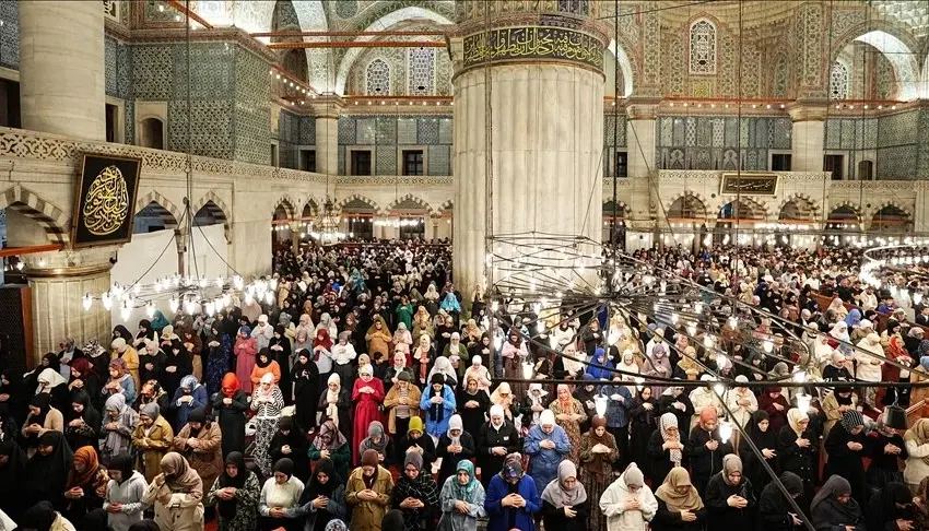  ليلة القدر في إسطنبول: تضرعات لله بنصر غزة والمسلمين