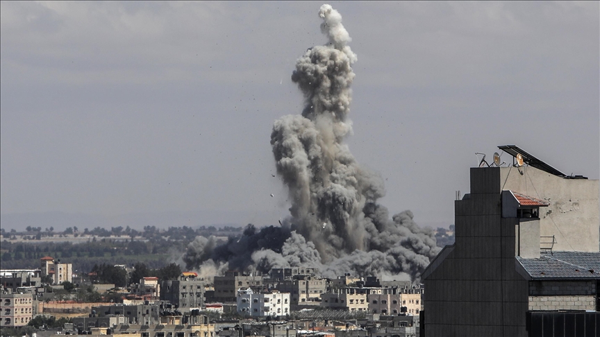 إسرائيل تقصف مخازن مساعدات بالجانب الفلسطيني من معبر رفح