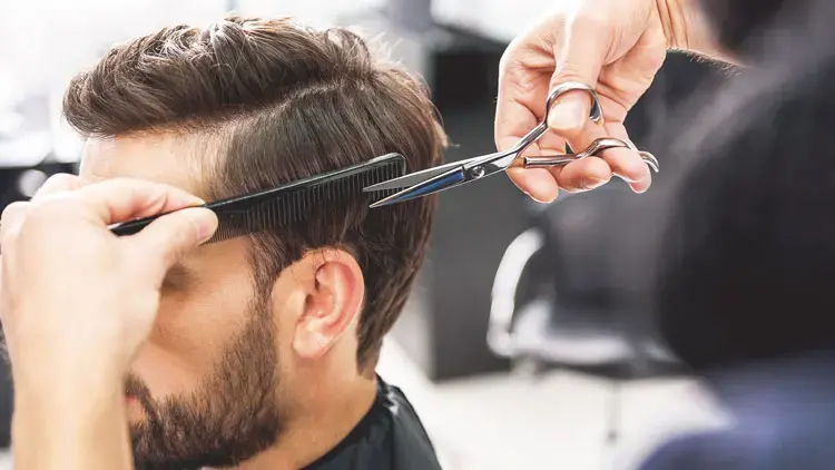 تركيا.. قرار جديد تصدره وزارة التجارة يخص محلات الحلاقة