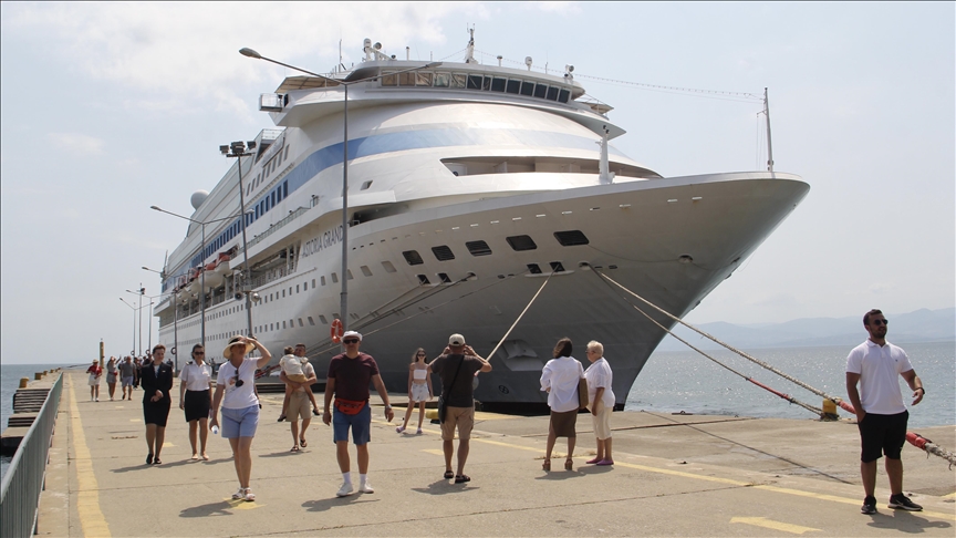 سفينة أستوريا غراندي السياحية تصل سينوب التركية