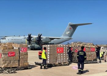 لبنان.. وصول طائرة مساعدات طبية تركية تحمل 30 طنا